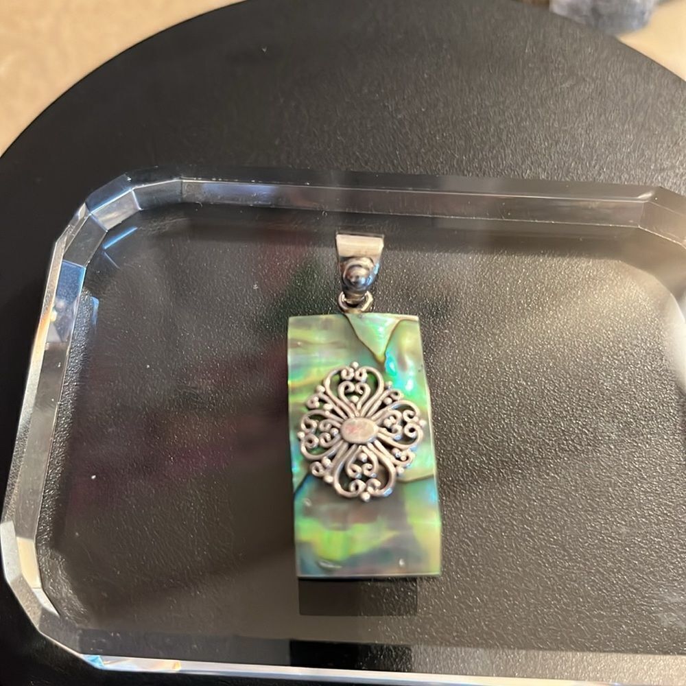 Abalone shell pit in Sterling silver with sterling silver accents